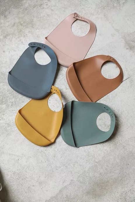 waterproof silicone bib with catcher - pretty and plain for baby