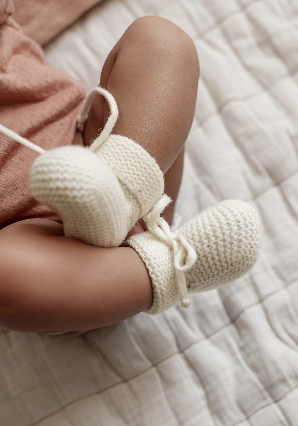bonito patuco de punto para bebé - lista de maternidad - idea de regalo de nacimiento