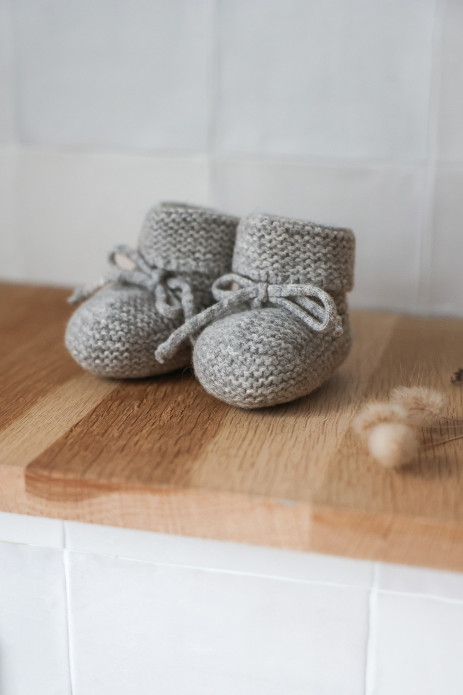 bonito patuco de punto para bebé - lista de maternidad - idea de regalo de nacimiento