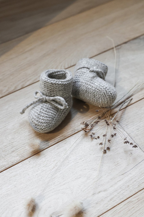 bonito patuco de punto para bebé - lista de maternidad - idea de regalo de nacimiento