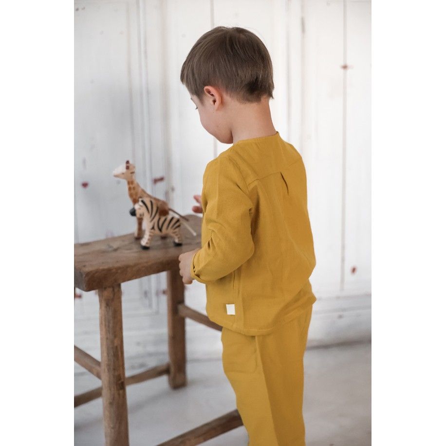pijama infantil de dos piezas en gasa de algodón orgánico con botones de madera
