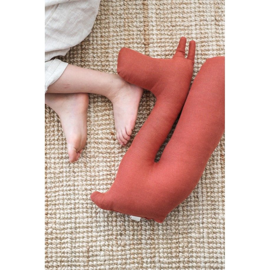 cojín en forma de ardilla - decoración original habitación infantil