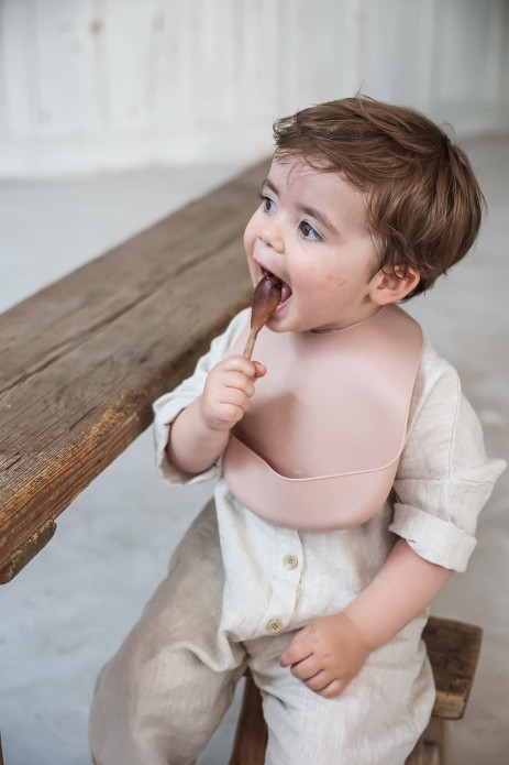 bavoir en silicone imperméable avec récupérateur - joli et uni pour bébé
