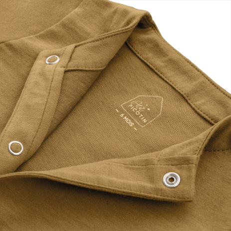 bonito pijama liso en jersey de algodón orgánico para bebé con botones de presión