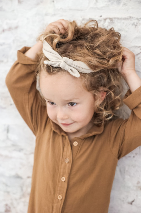 bonita diadema con lazo liso y ajustable en gasa de algodón para bebé y niña pequeña