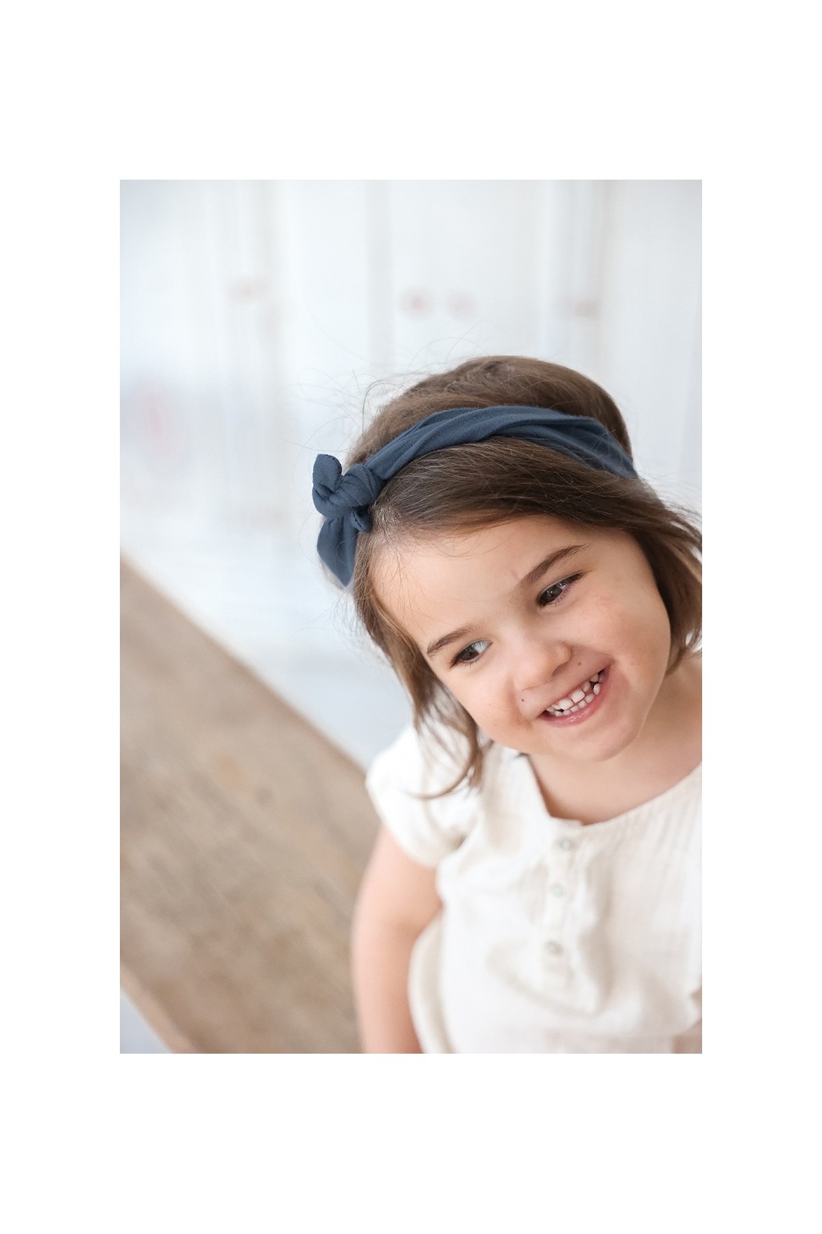 bonita diadema con lazo liso y ajustable en gasa de algodón para bebé y niña pequeña
