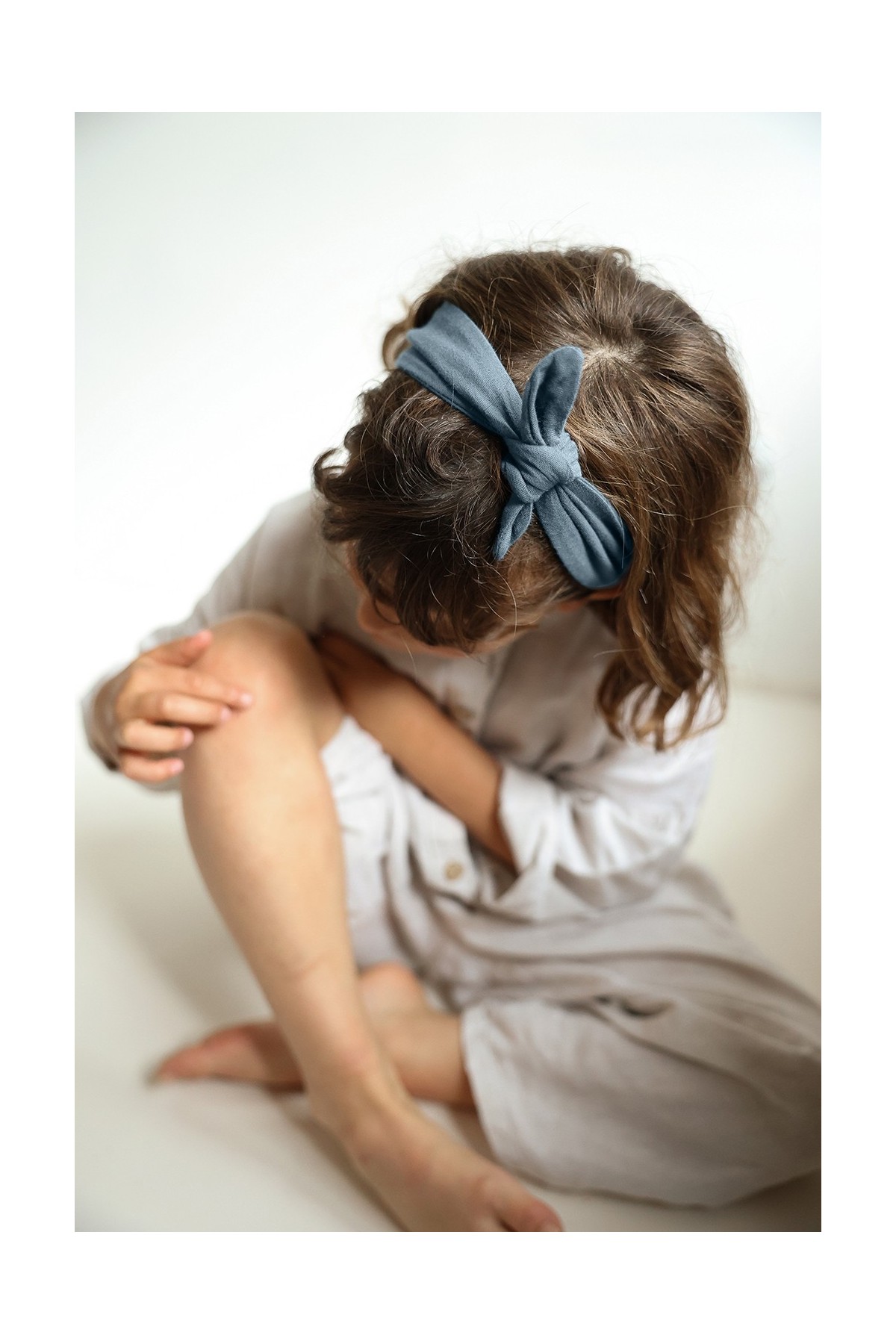 bonita diadema con lazo liso y ajustable en gasa de algodón para bebé y niña pequeña