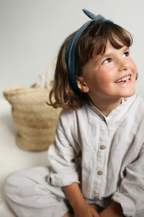 bonita diadema con lazo liso y ajustable en gasa de algodón para bebé y niña pequeña