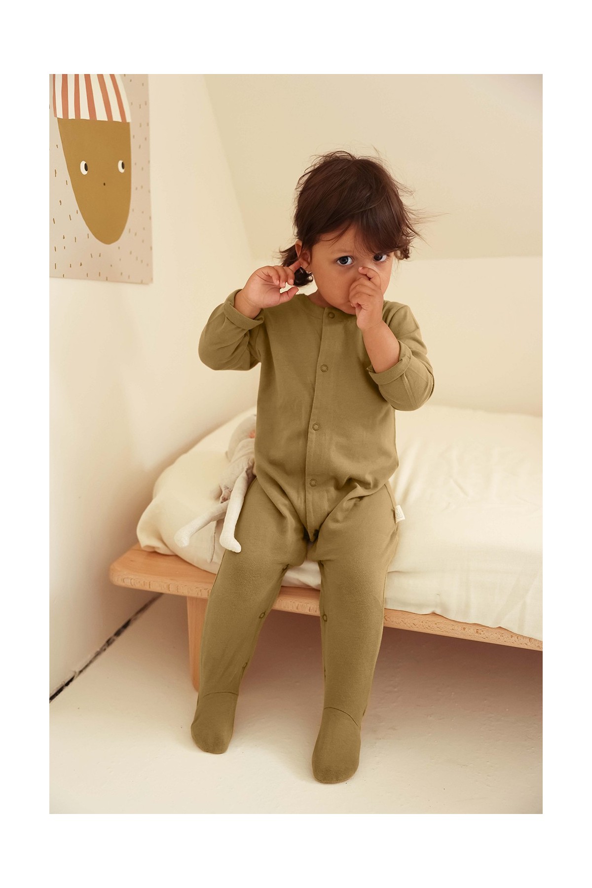bonito pijama liso en jersey de algodón orgánico para bebé con botones a presión
