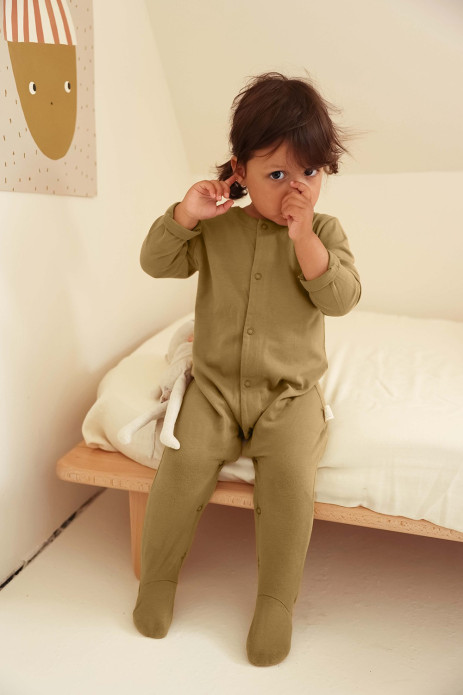 bonito pijama liso en jersey de algodón orgánico para bebé con botones a presión