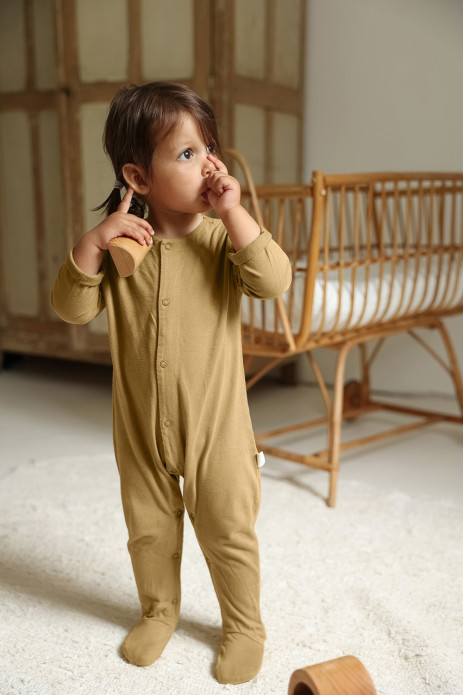 bonito pijama liso en jersey de algodón orgánico para bebé con botones a presión
