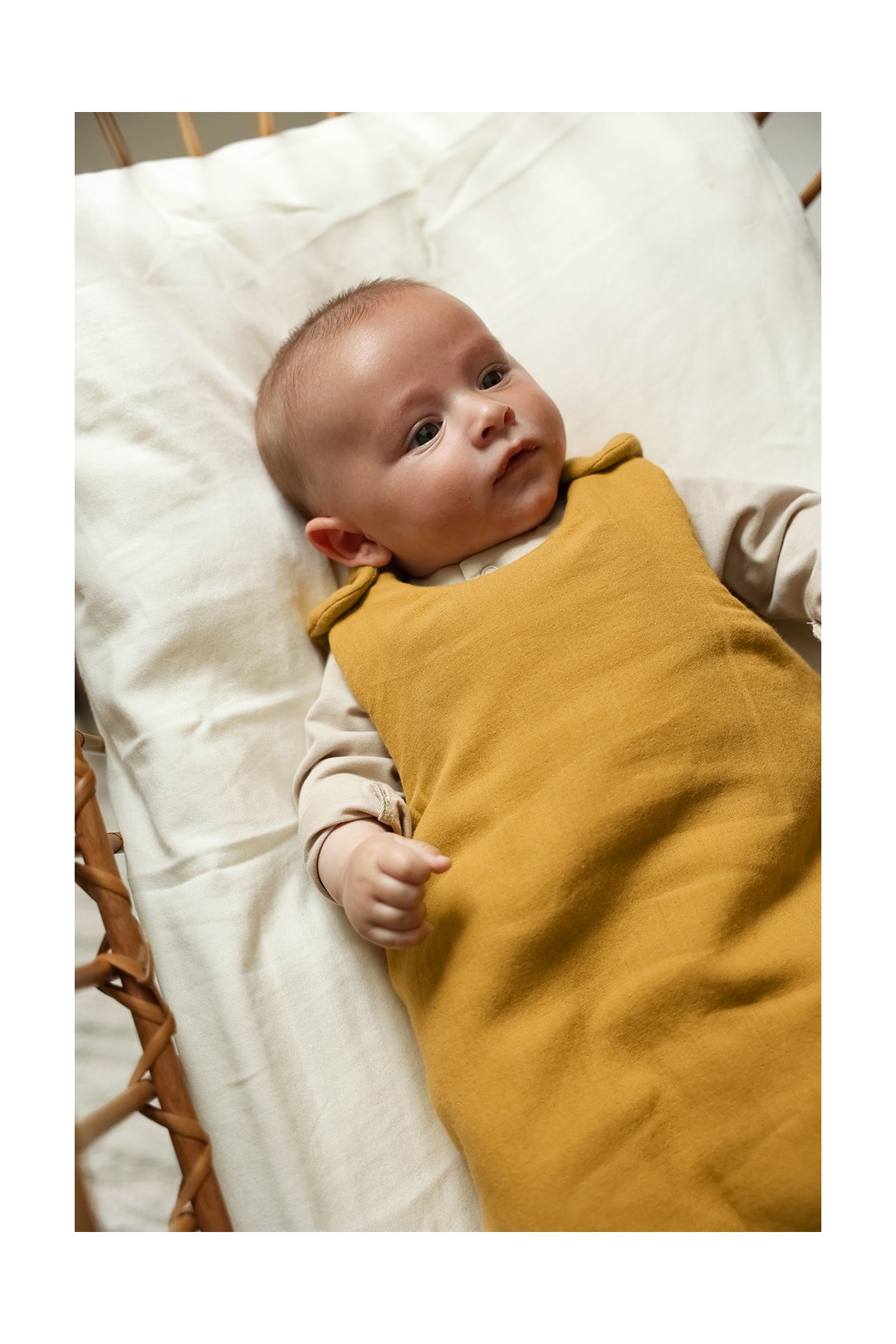 bonito saco de dormir turbulette para bebé con botones de madera