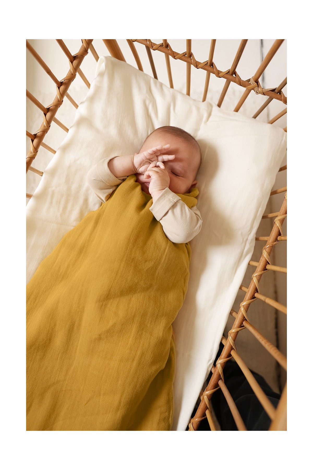 bonito saco de dormir turbulette para bebé con botones de madera