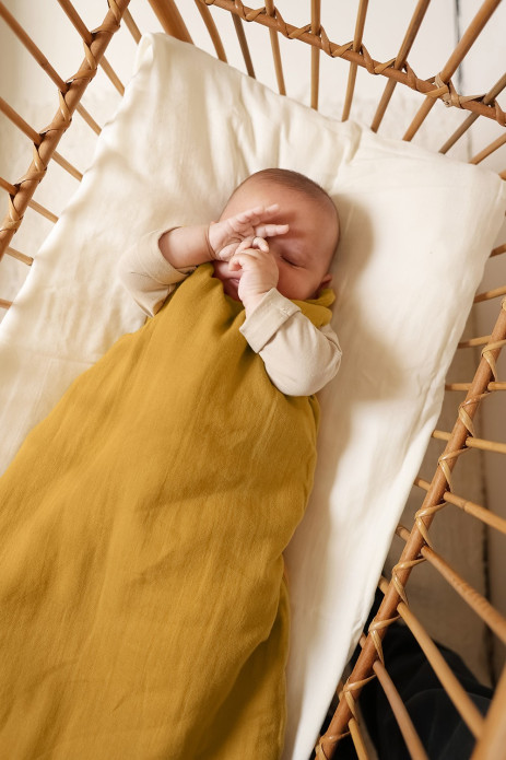 bonito saco de dormir turbulette para bebé con botones de madera