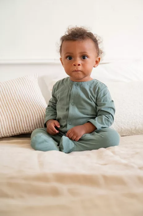 lovely plain organic cotton jersey pajamas for baby with snap buttons