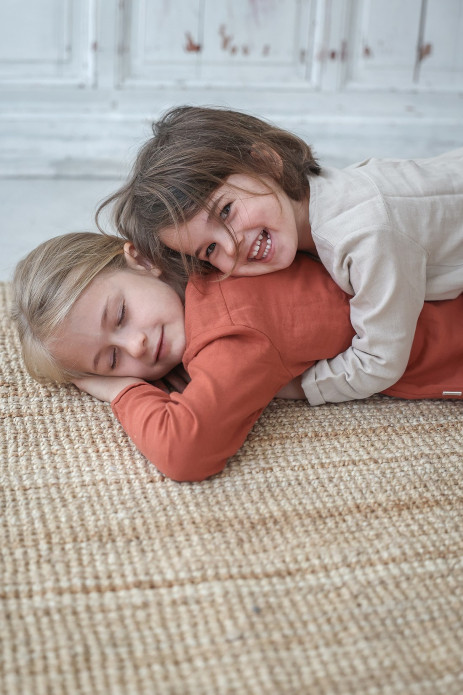pijama infantil de dos piezas en gasa de algodón orgánico con botones de madera