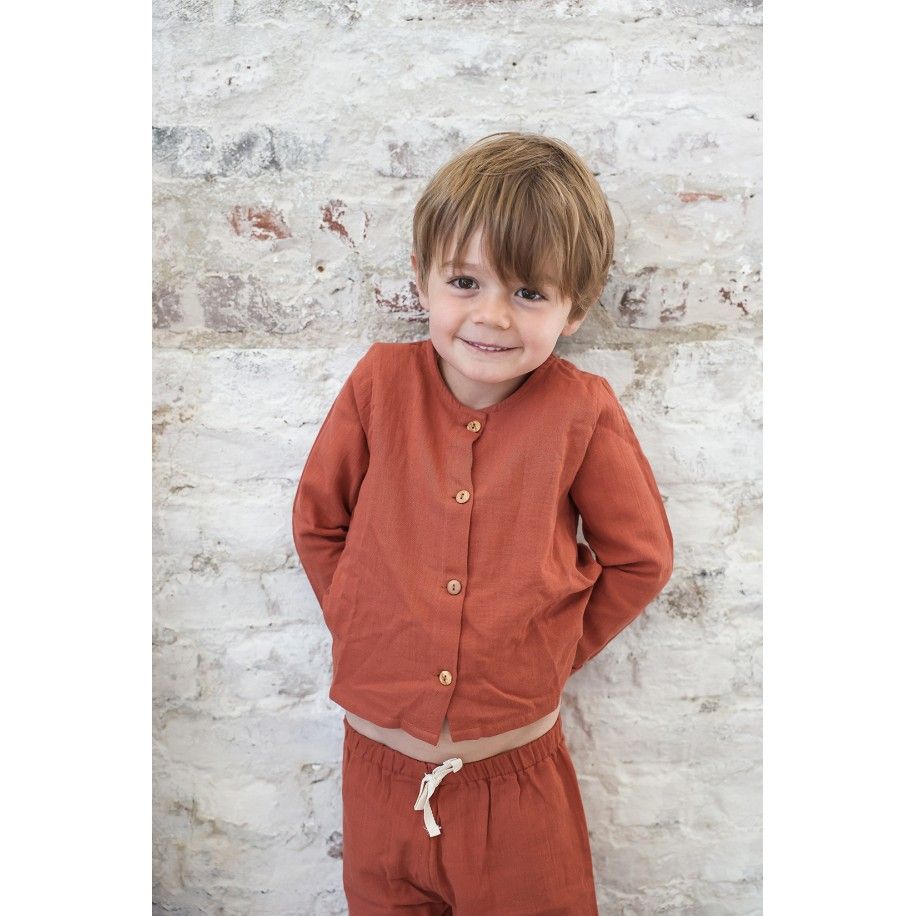 pijama infantil de dos piezas en gasa de algodón orgánico con botones de madera
