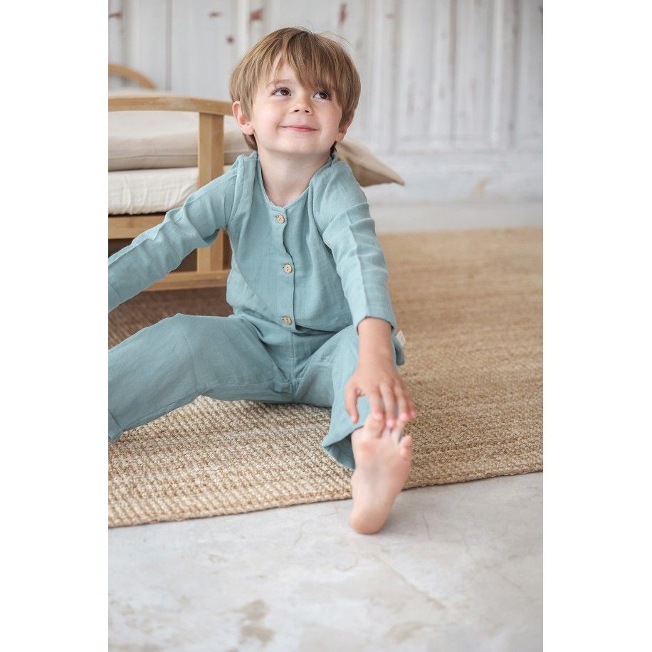 pijama infantil de dos piezas en gasa de algodón orgánico con botones de madera