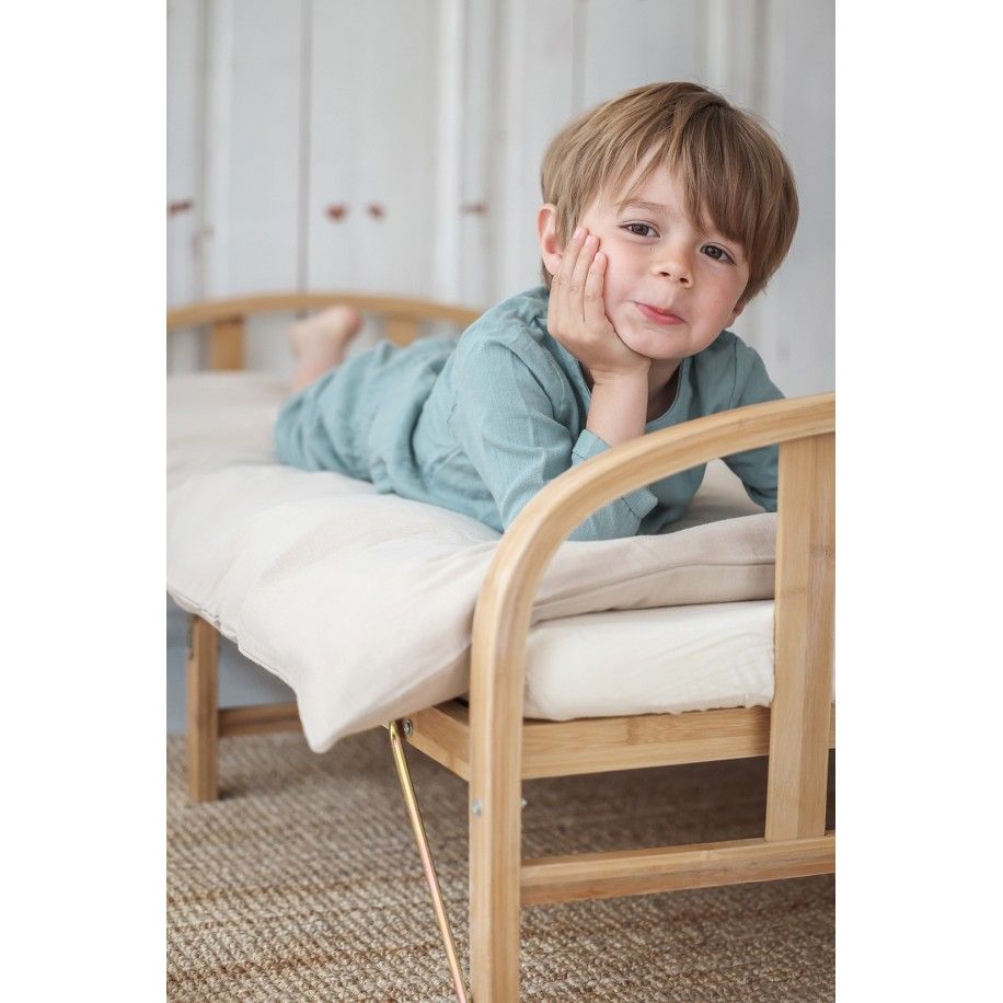 pijama infantil de dos piezas en gasa de algodón orgánico con botones de madera