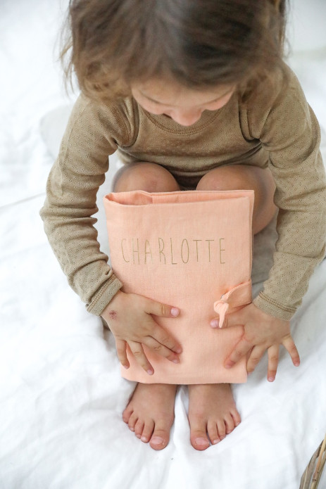 Funda personalizada de lino para la cartilla de salud, una idea de regalo de nacimiento personalizada