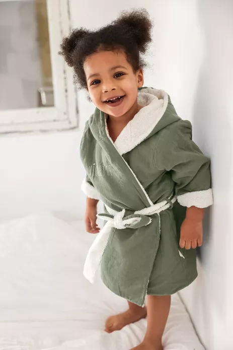 personalizable kids’ bathrobe in organic cotton swaddle fabric