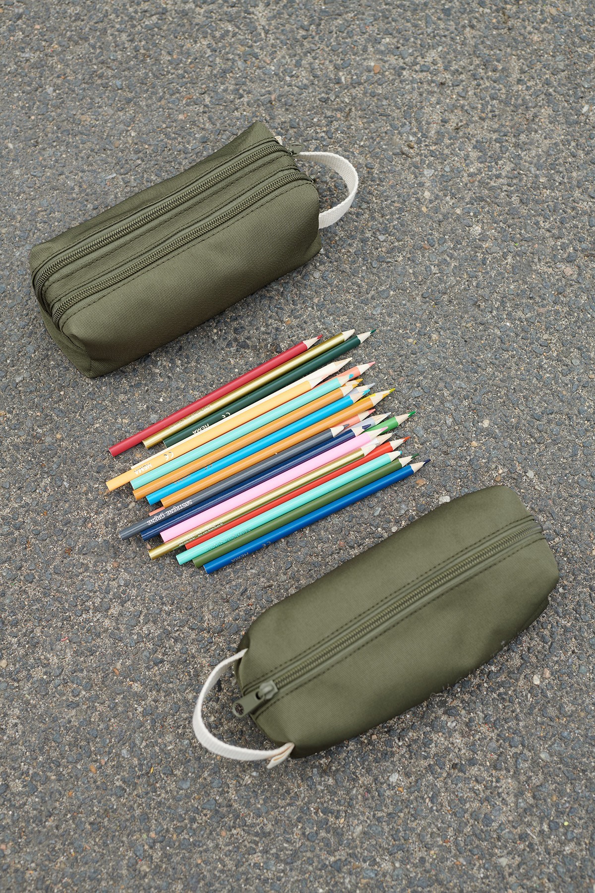 Bonito estuche escolar liso y personalizable, con dos compartimentos, perfecto para el colegio