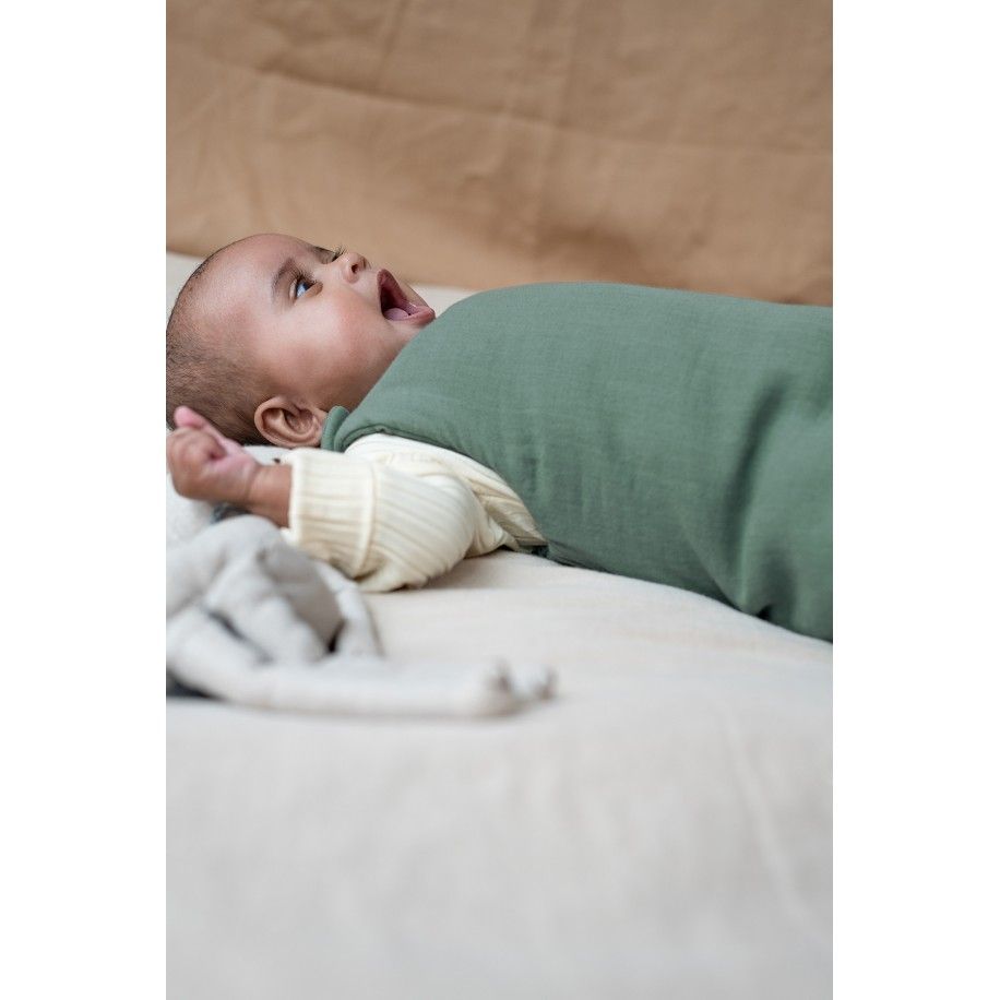 bonito saco de dormir para bebé con botones de madera