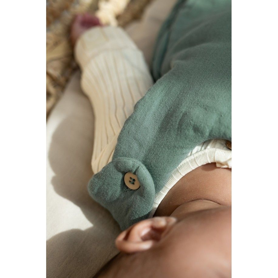 bonito saco de dormir para bebé con botones de madera