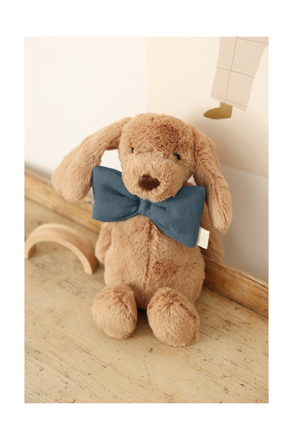 peluche perro suave con pajarita