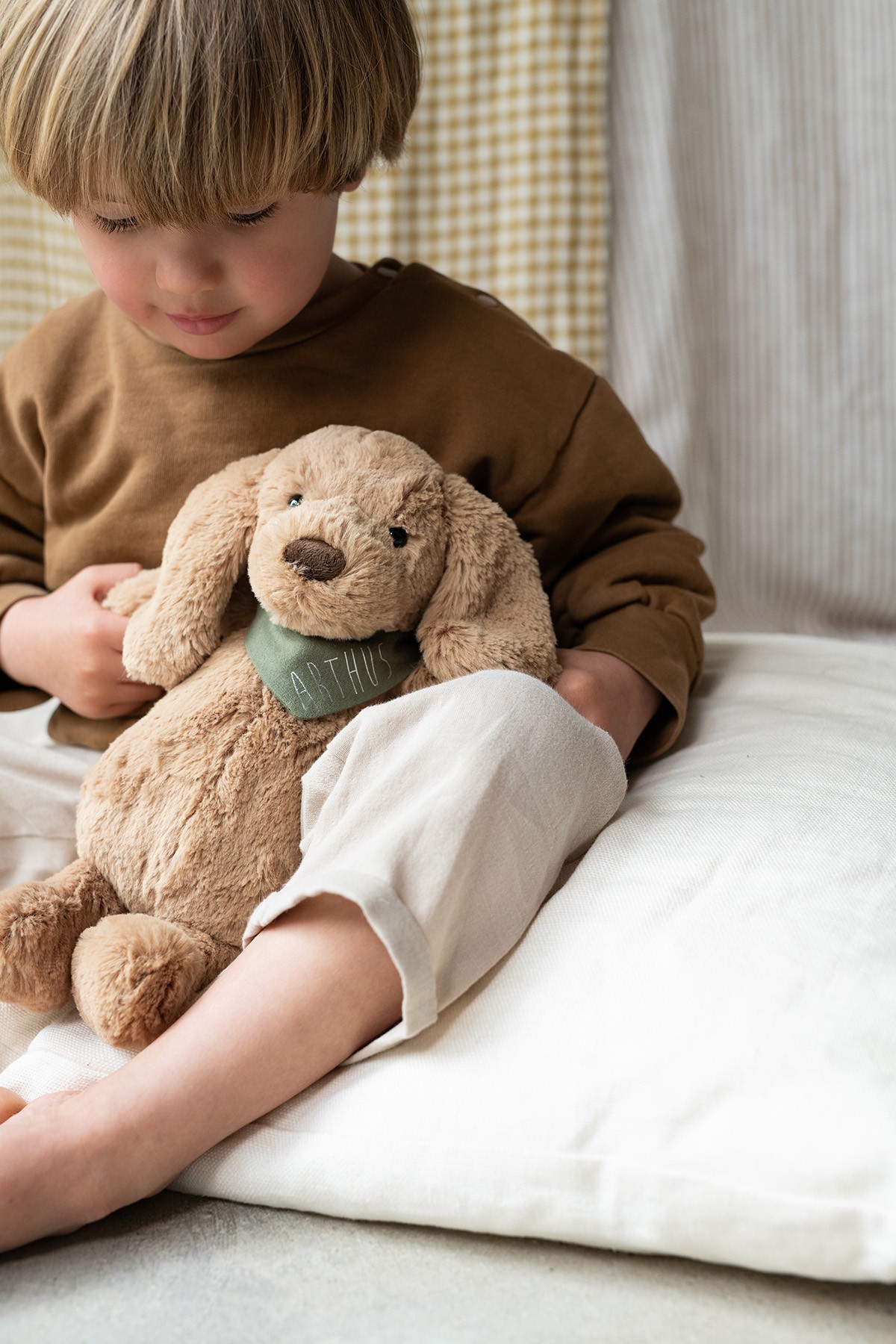 peluche perrito suave con pañuelo personalizado
