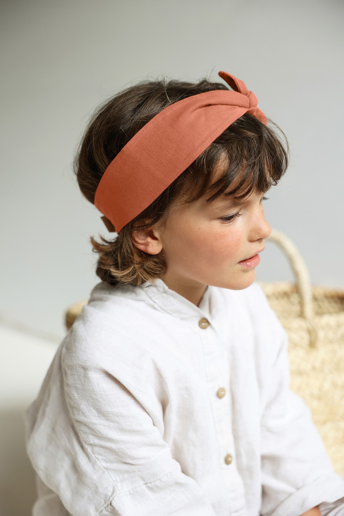bonita diadema con lazo liso y ajustable en gasa de algodón para bebé y niña pequeña