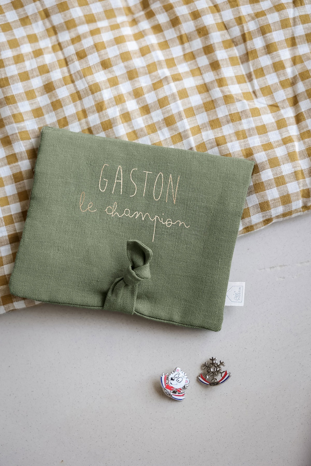 portamedallas de esquí personalizable en lino - idea de regalo original para niño