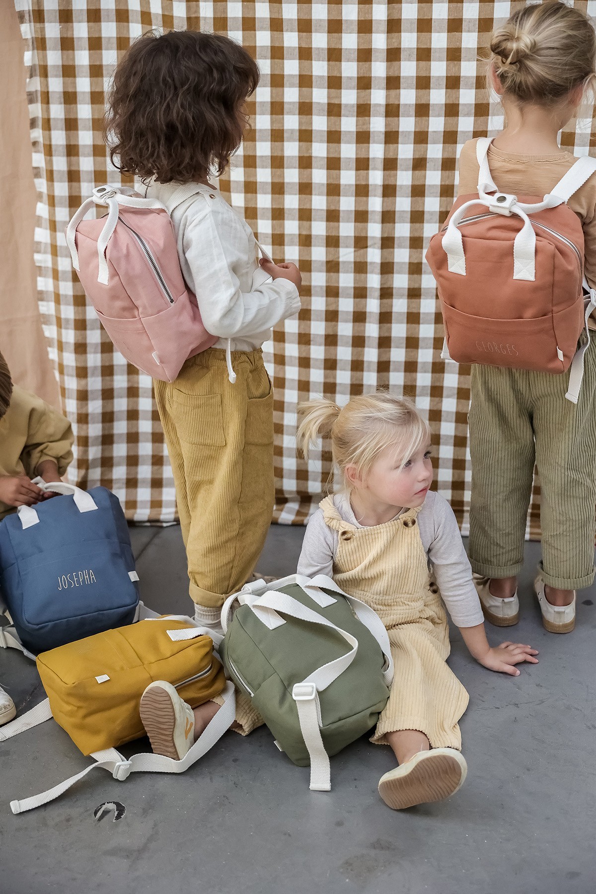 Customizable school backpack for children
