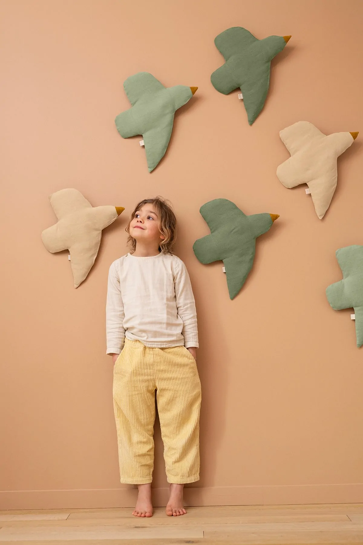 bonita decoración mural para habitación infantil - forma de pájaro en lino para personalizar