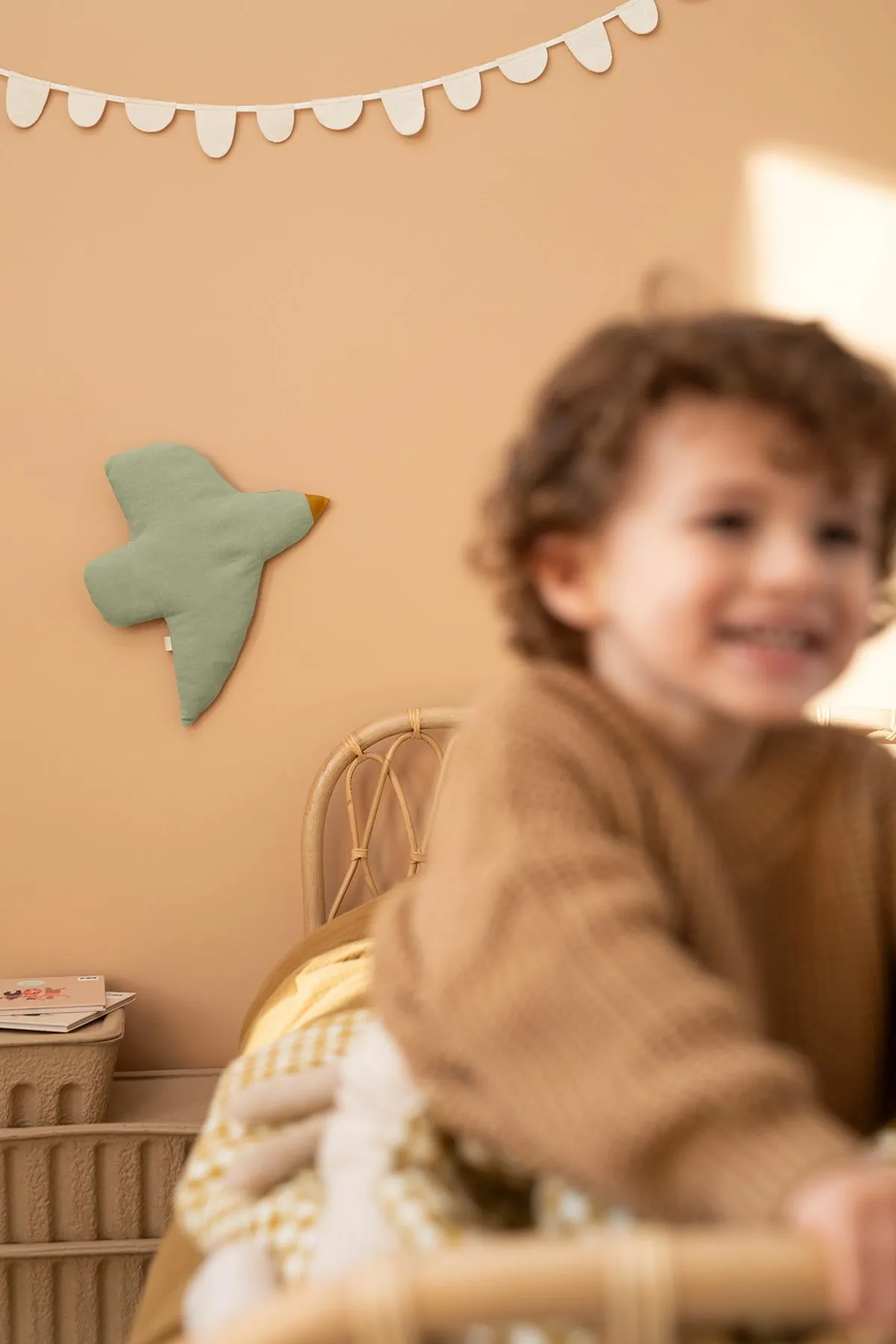 bonita decoración mural para habitación infantil - forma de pájaro en lino para personalizar