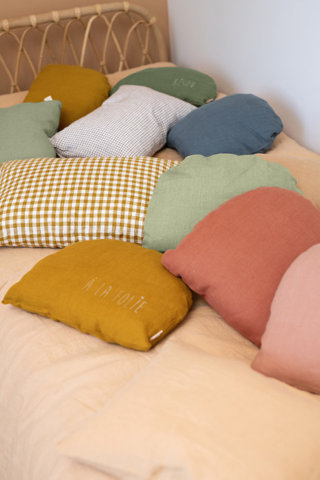 lovely solid and oval cushion - to personalize - original gift idea