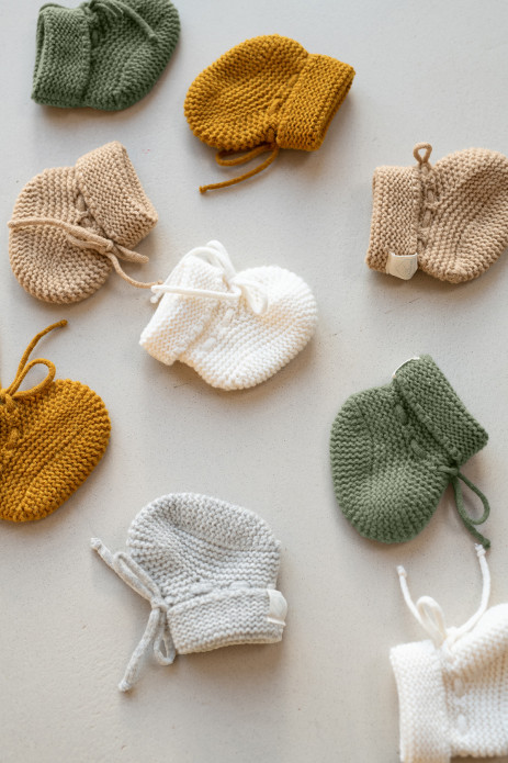 bonita zapatilla de punto para bebé - lista de maternidad - idea de regalo de nacimiento