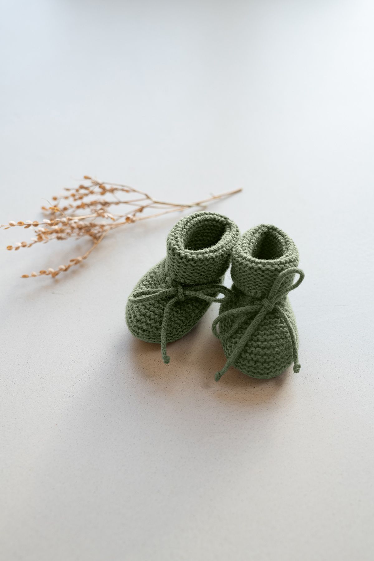 bonita zapatilla de punto para bebé - lista de maternidad - idea de regalo de nacimiento