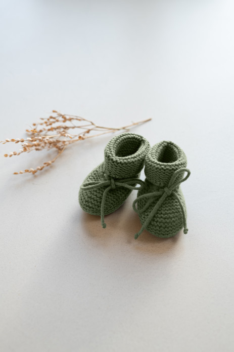 bonita zapatilla de punto para bebé - lista de maternidad - idea de regalo de nacimiento