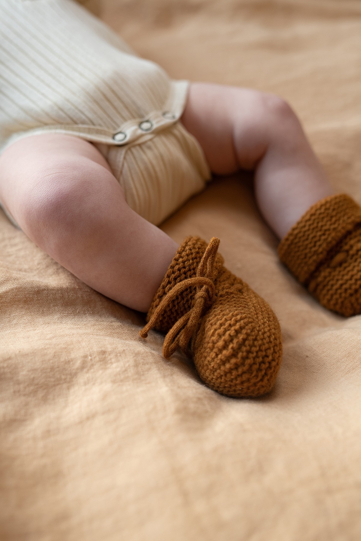 bonita zapatilla de punto para bebé - lista de maternidad - idea de regalo de nacimiento