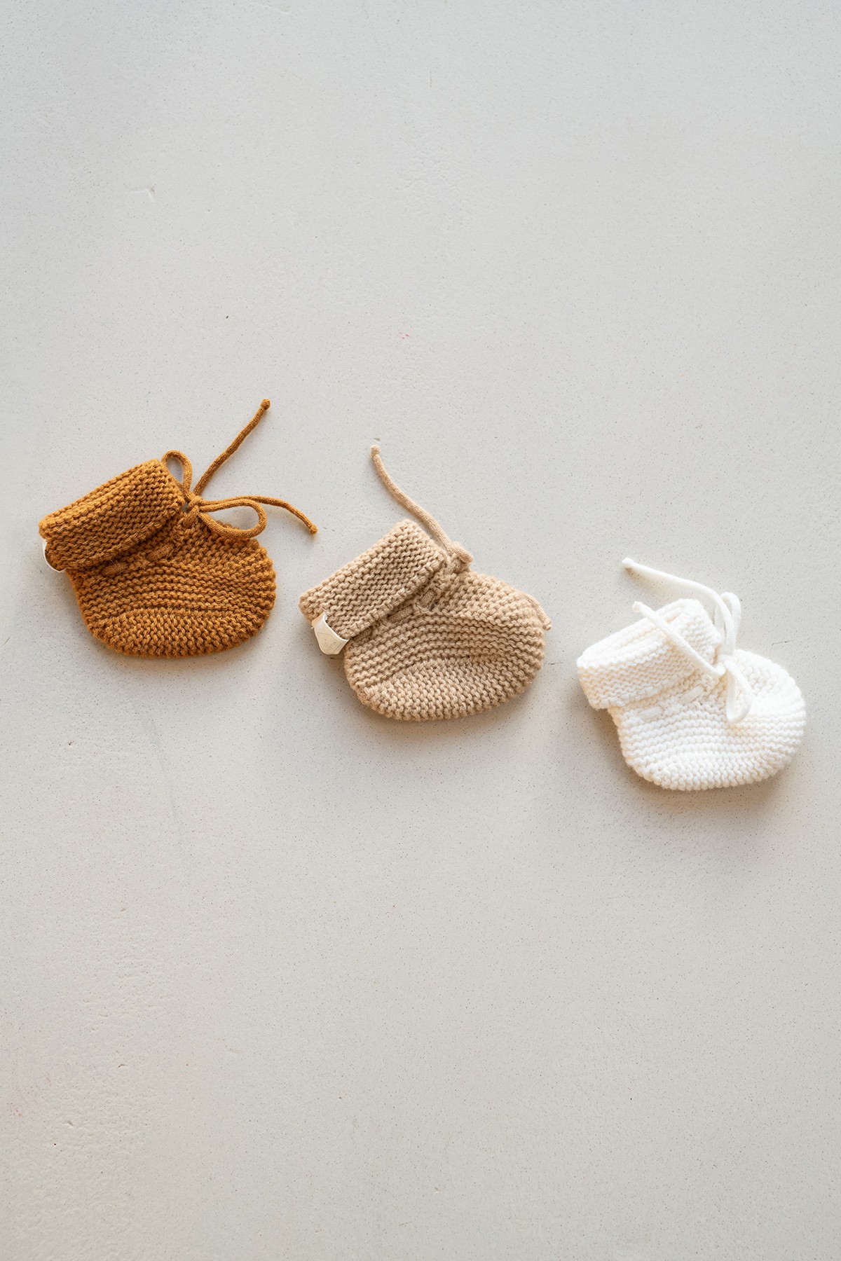bonita zapatilla de punto para bebé - lista de maternidad - idea de regalo de nacimiento