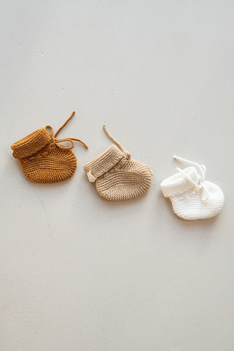 bonita zapatilla de punto para bebé - lista de maternidad - idea de regalo de nacimiento
