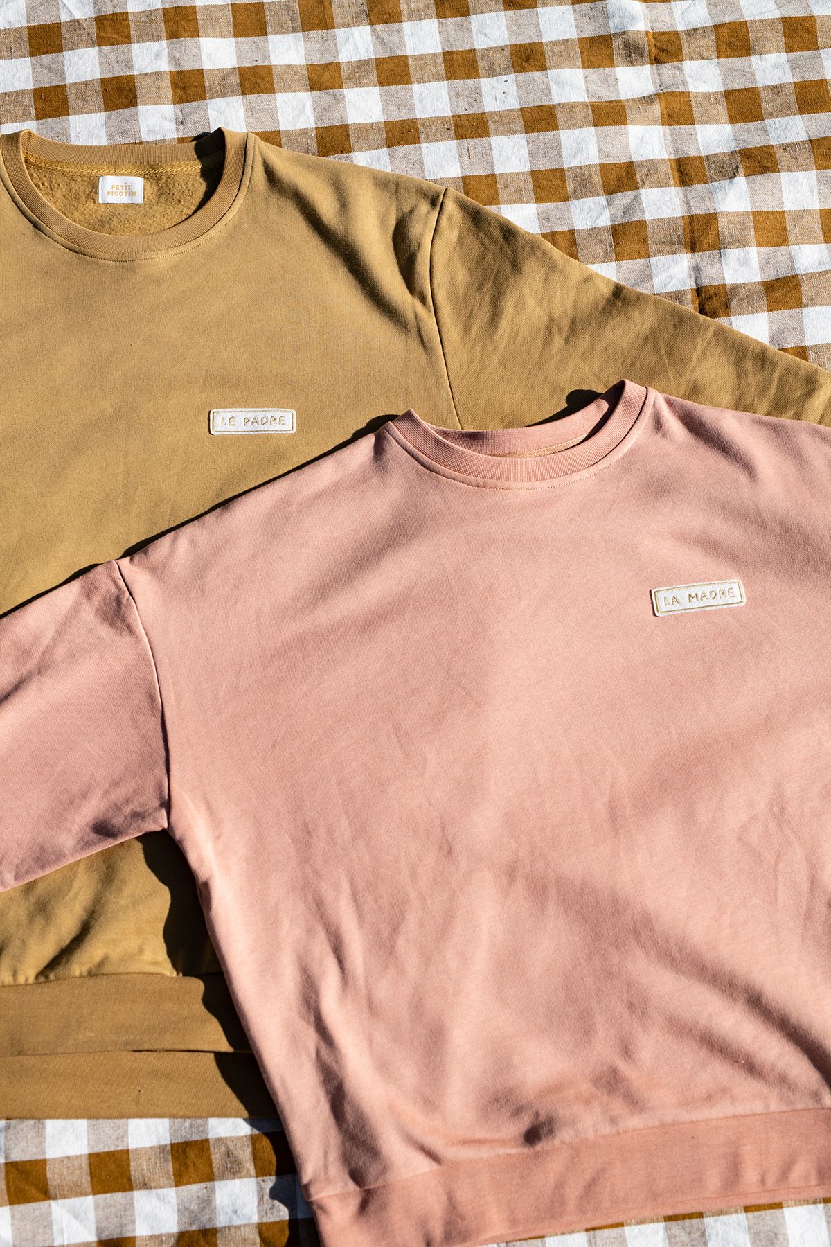 joli sweat uni et brodé - pour bébé enfant et parent