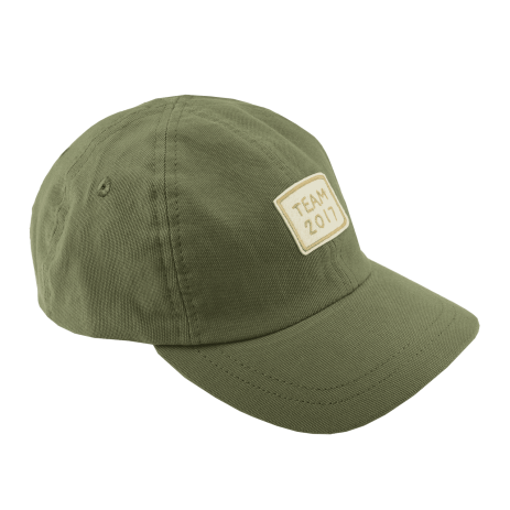 bonita gorra lisa y bordada para niño