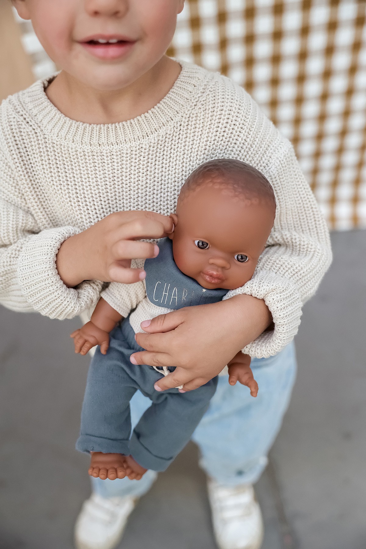 muñeca minikane con pañuelo personalizado regalo infantil personalizado