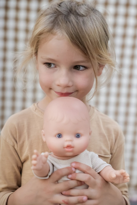 muñeca minikane con pañuelo personalizado regalo infantil personalizado