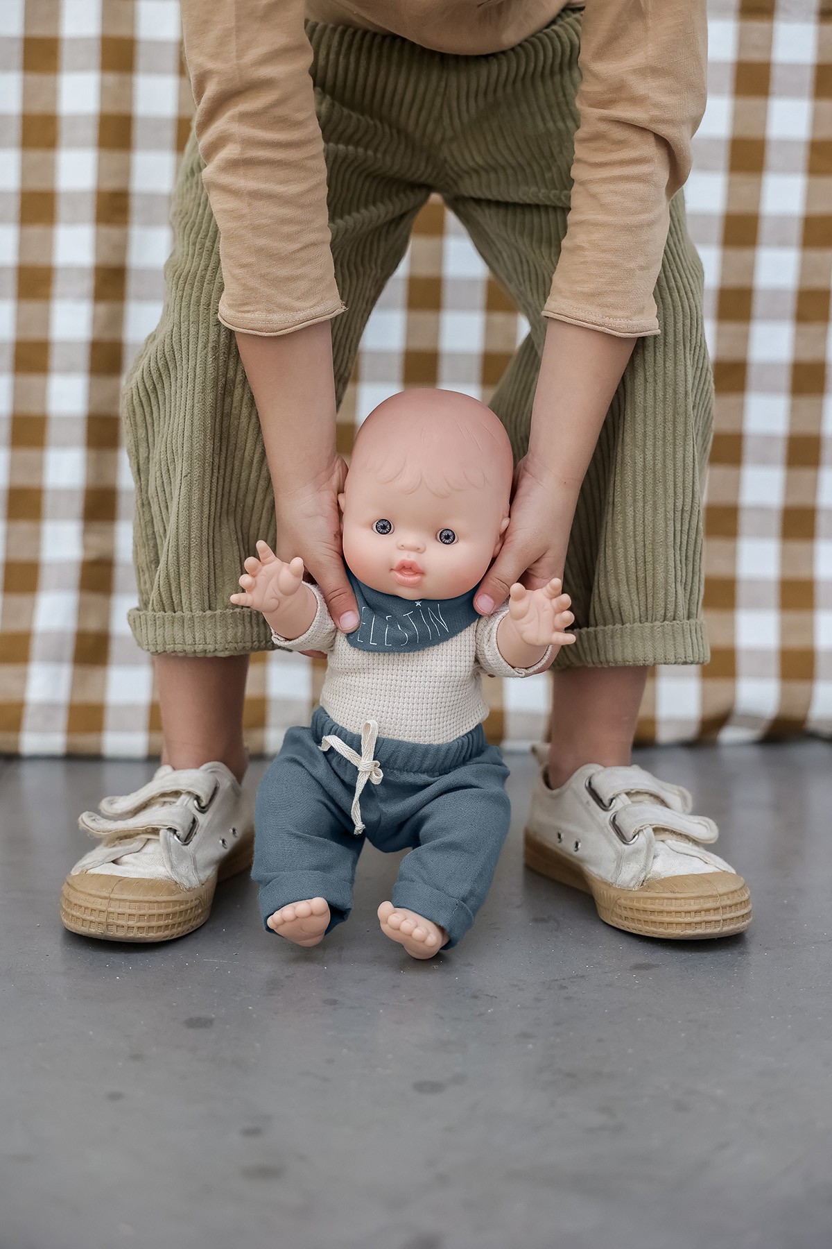 muñeca minikane con pañuelo personalizado regalo niño personalizado