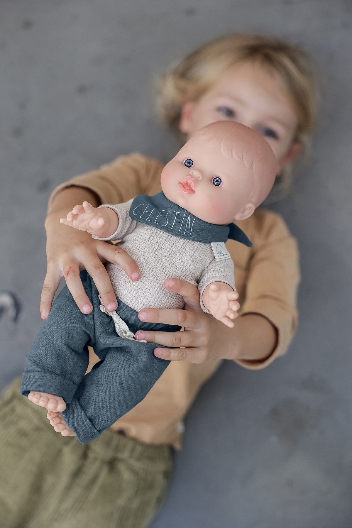 muñeca minikane con pañuelo personalizado regalo niño personalizado