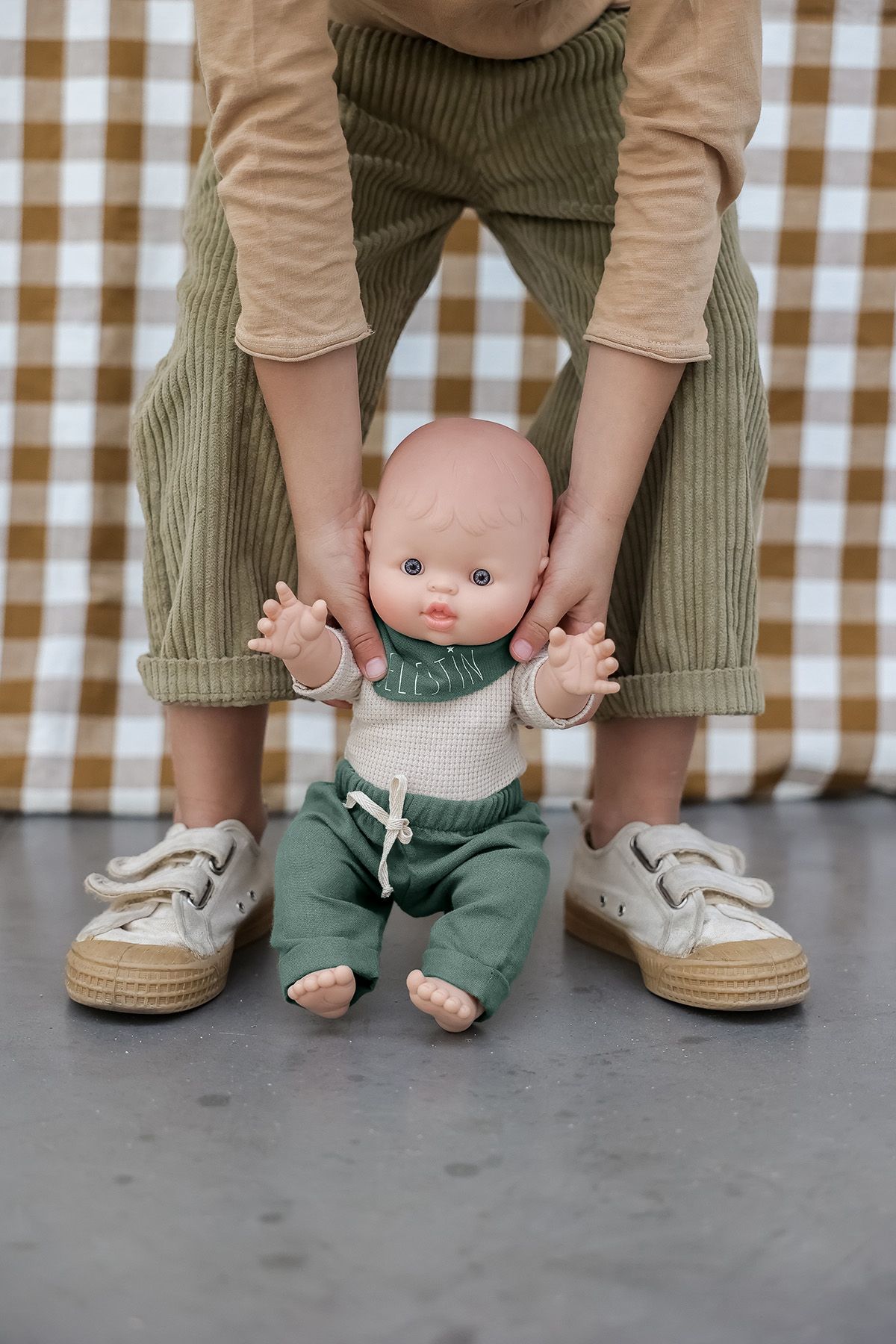muñeca minikane con pañuelo personalizado regalo niño personalizado