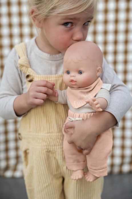 muñeca minikane con pañuelo personalizado regalo infantil personalizado